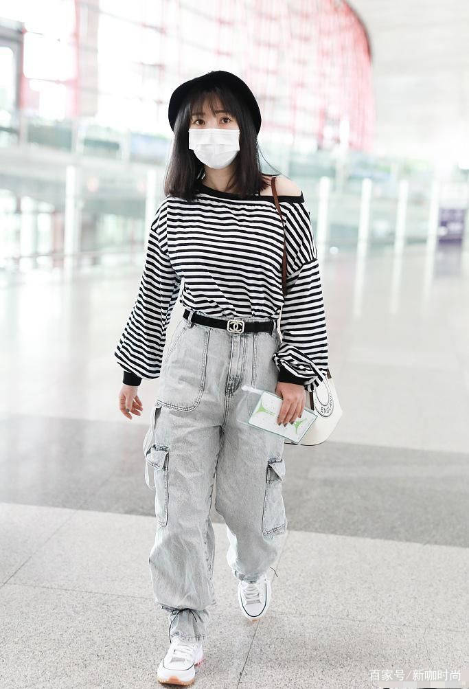 制造|柳岩的“酷girl”造型真时髦，露肩上衣搭工装牛仔，活力似少女