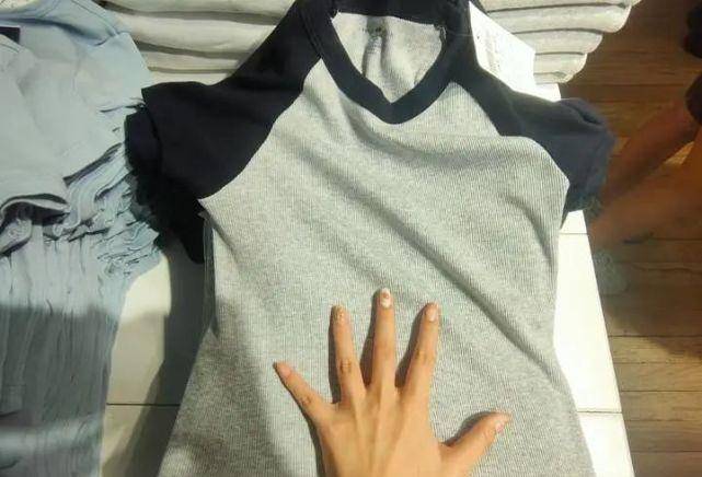 身材|知名网红店被挤爆，姑娘打卡傻眼：“这种衣服真的能穿？！”