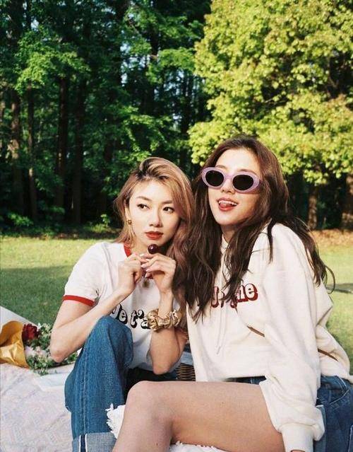皮质|郑恺前女友程晓玥穿搭风格百变时尚减龄，名媛范十足