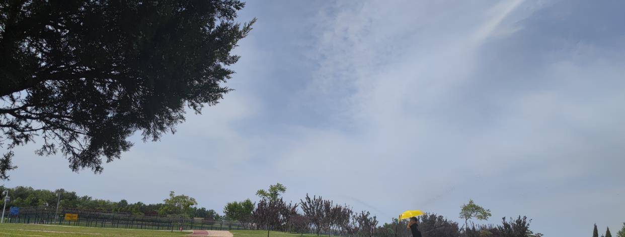 小区|值百万元宝宝在小区里面玩，大伙儿都围过来看