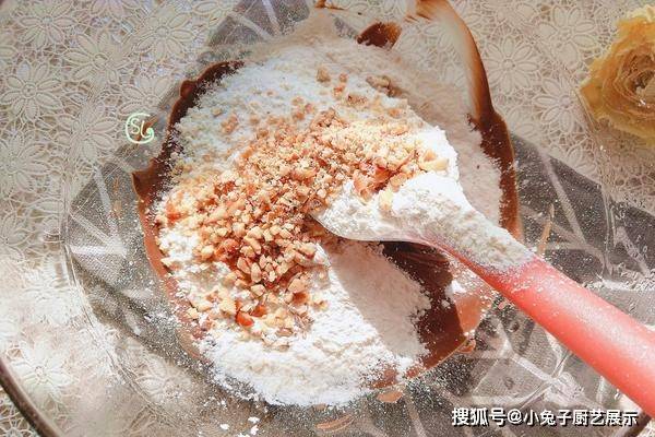 做法|巧克力中加一碗面粉,没想到那么好吃,吃一次就念念不忘