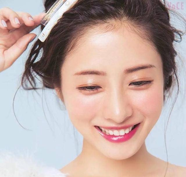 产品|6块的毕业照拍出6千的质感，周也怎么办到的？