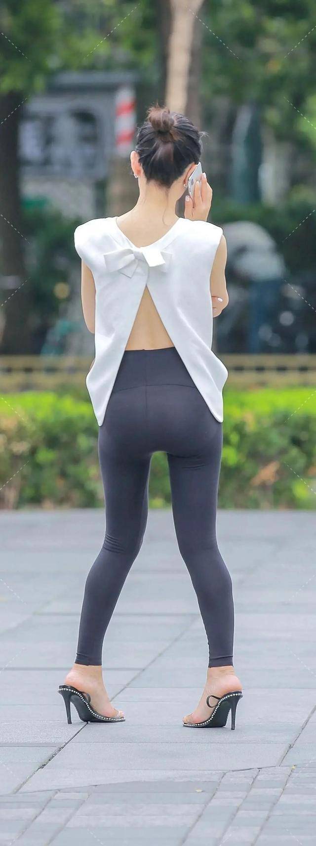 上衣|黑色打底裤让“肩宽胯大”的女孩穿上也好看，修饰身材效果很好