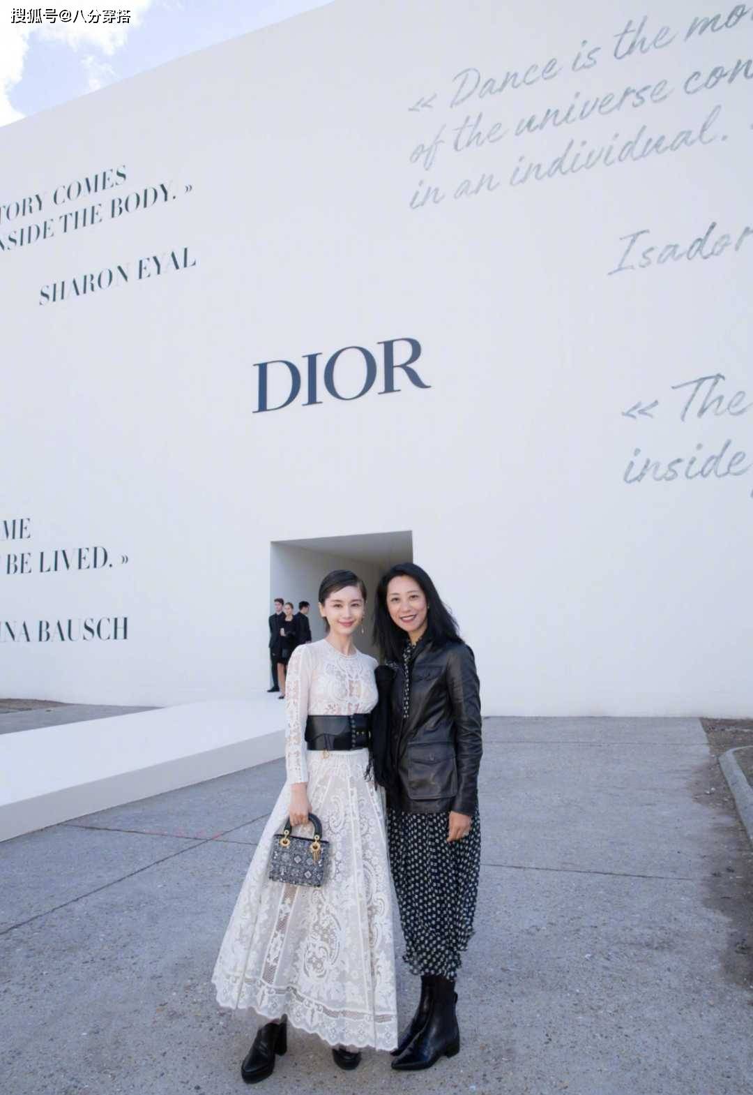 显高|159cm王子文太懂显高穿搭，白色连衣裙配宽腰带，高级显瘦有气场