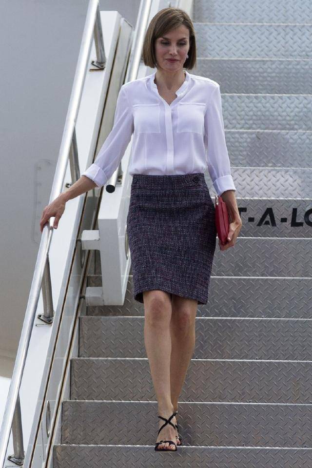 面料|西班牙王后带火一种穿搭:衬衫+半身裙,优雅又高级,值得学一学