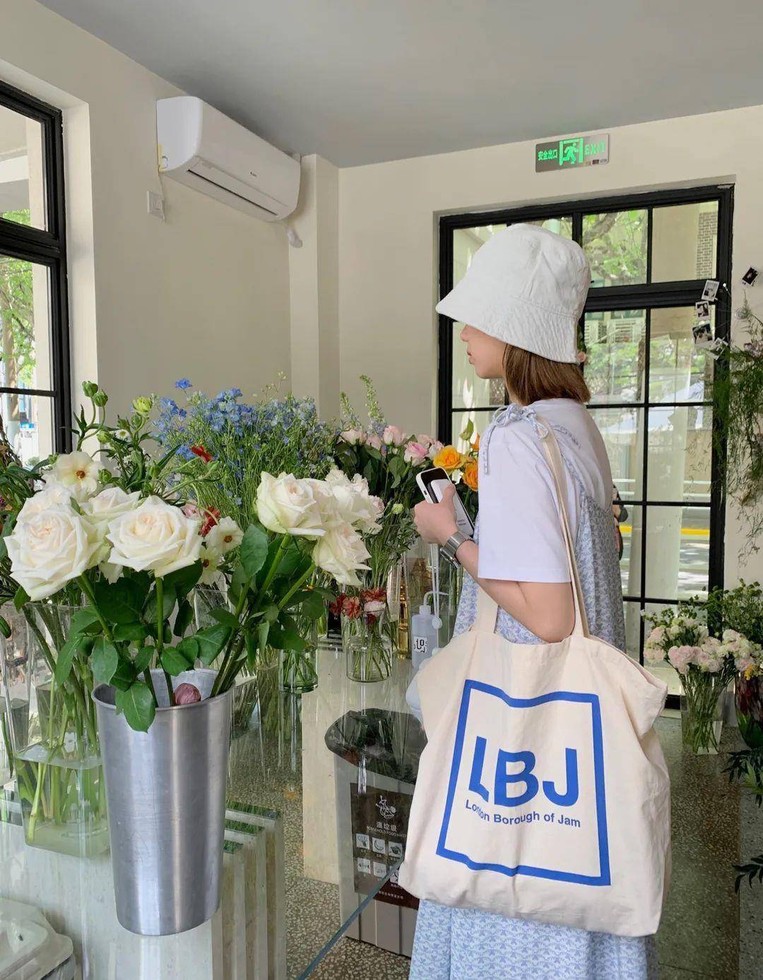 视觉|别再穿一身黑了!今夏爆火的“初恋色”简直美哭!