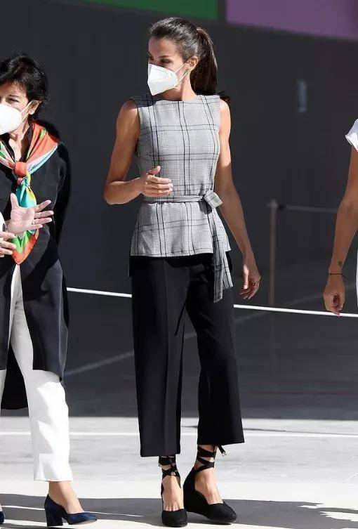 设计|西班牙王后真接地气，频频穿百元平价单品，论高级感搭配就服她