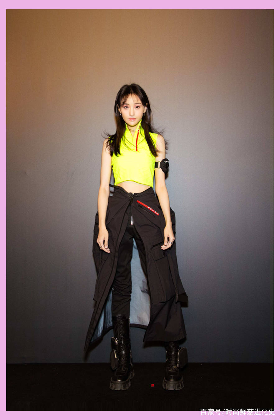 荧光|28岁郑爽近照变化大！瘦到眼窝深陷，目光呆滞，清纯形象早已不再