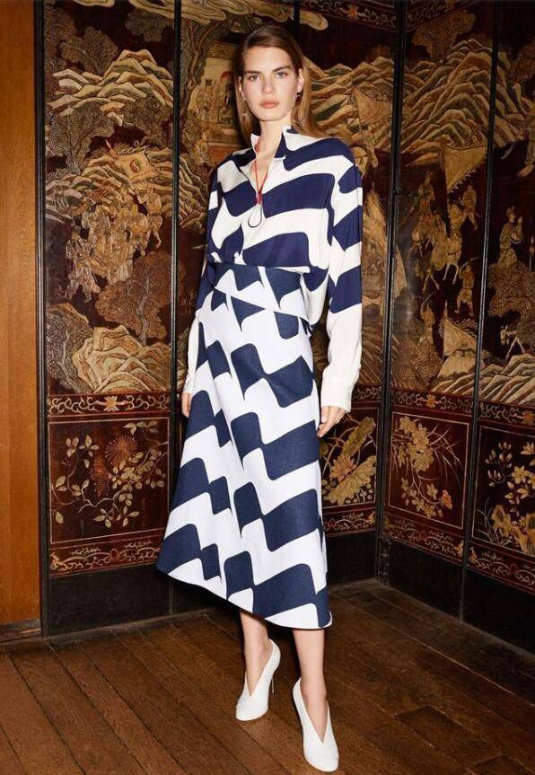 脚背|还在穿小白鞋？不妨试试今年大热的这四双鞋，时髦百搭还超显腿长