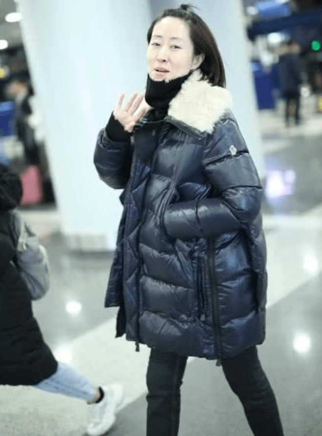 刘敏涛|真服了刘敏涛，那么短的头发还冲头扎个小啾啾，45岁素颜也显嫩