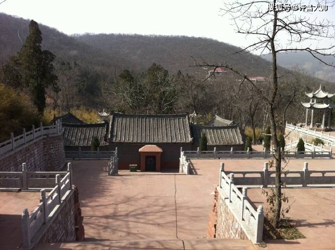 襄城县紫云山中,有一座明清著名书院--紫云书院