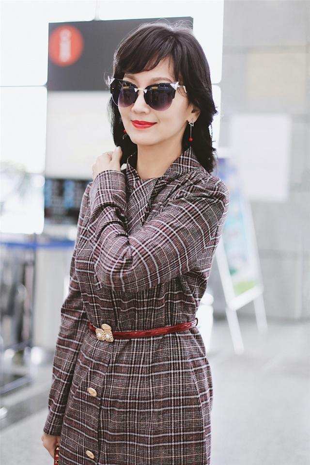 链条|哪有什么不老女神，赵雅芝的少女感除了粉嫩的衣服，全靠墨镜撑着