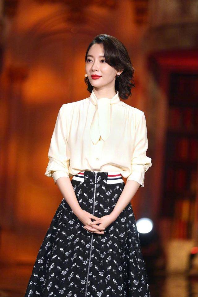 中分|50岁女人别被这4款“大妈发型”迷惑，自以为时髦，其实很土气