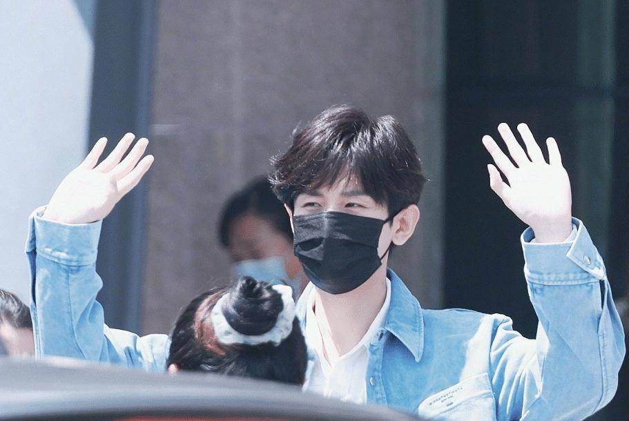 张予曦|成毅参加快本录制，张予曦甜美亮相，《梦醒长安》终于要播了