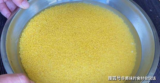 美食|小米这样做太好吃了,大锅一炒,香甜酥脆,儿子天天点名吃