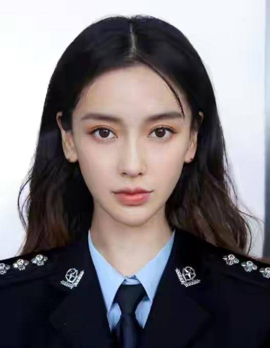 杨颖|明星穿制服有多好看？躲过王一博，逃过杨幂，却被杨颖缠住了