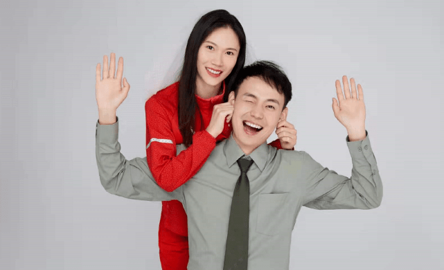 设计|蹦床冠军朱雪莹明星脸火出圈！穿凤凰赛服闪耀东京，军人男友超帅