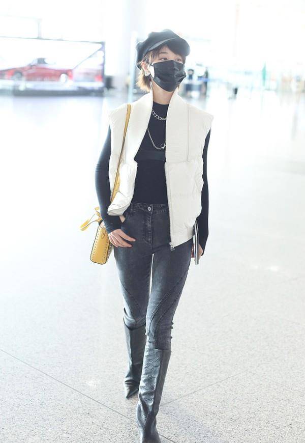 黑色|蓝盈莹私下的穿搭还挺有御姐范的，帅气皮靴真显腿长，气场太强大