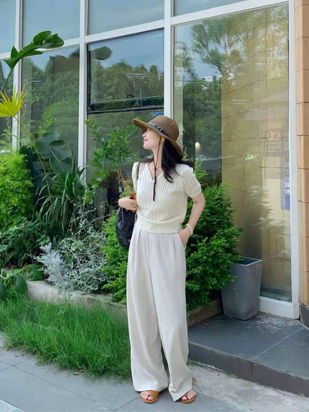 版本|极简风：白色裤子穿出高级感，小姐姐搭配思路很实用，跟着学起来