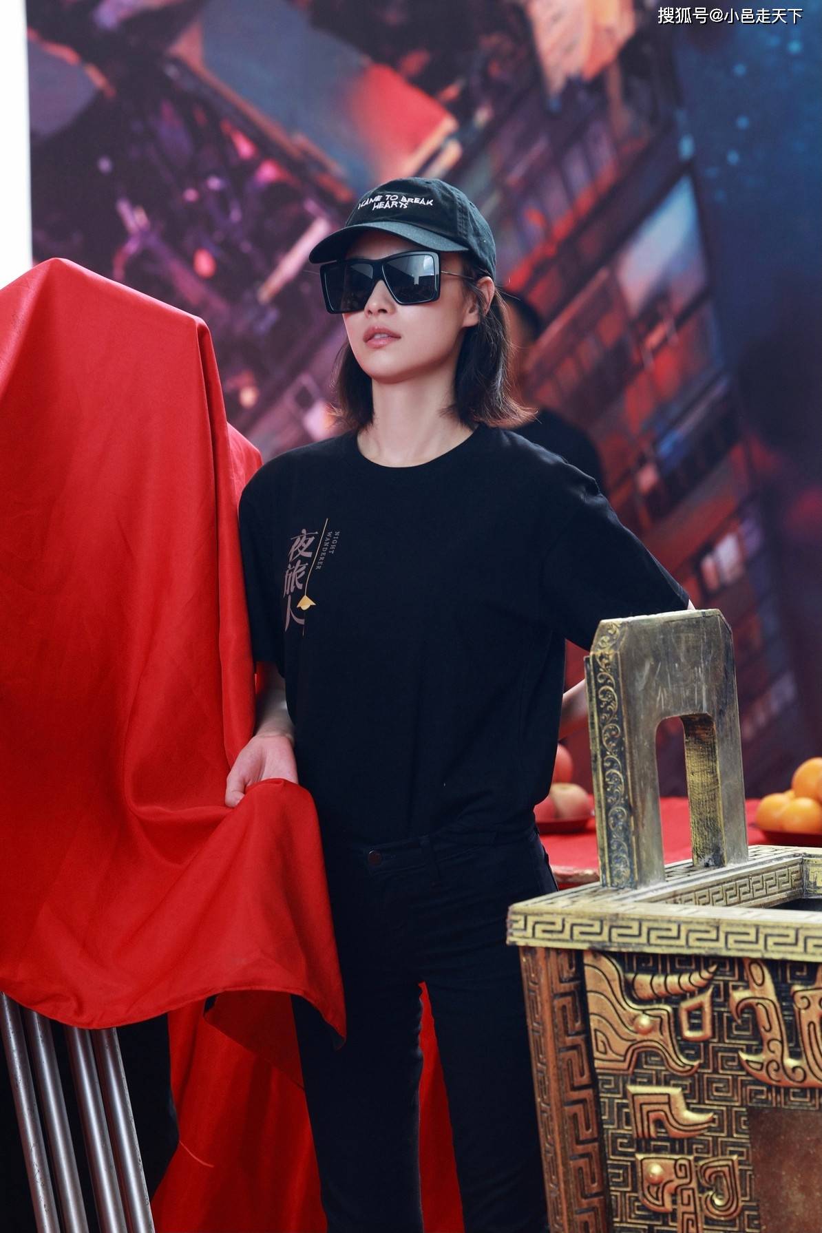 倪妮夜旅人开机活动照