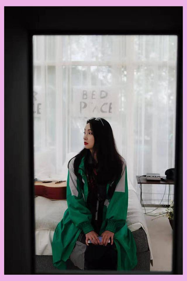 陶虹|47岁的陶虹颜值开挂，气质温柔宛若少女，幸福的女人不需要晒图