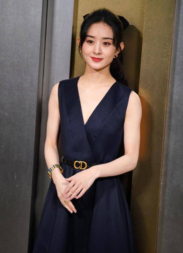 女王|赵丽颖太美了,穿改良旗袍裙高贵典雅,有种”波斯女王“的味道