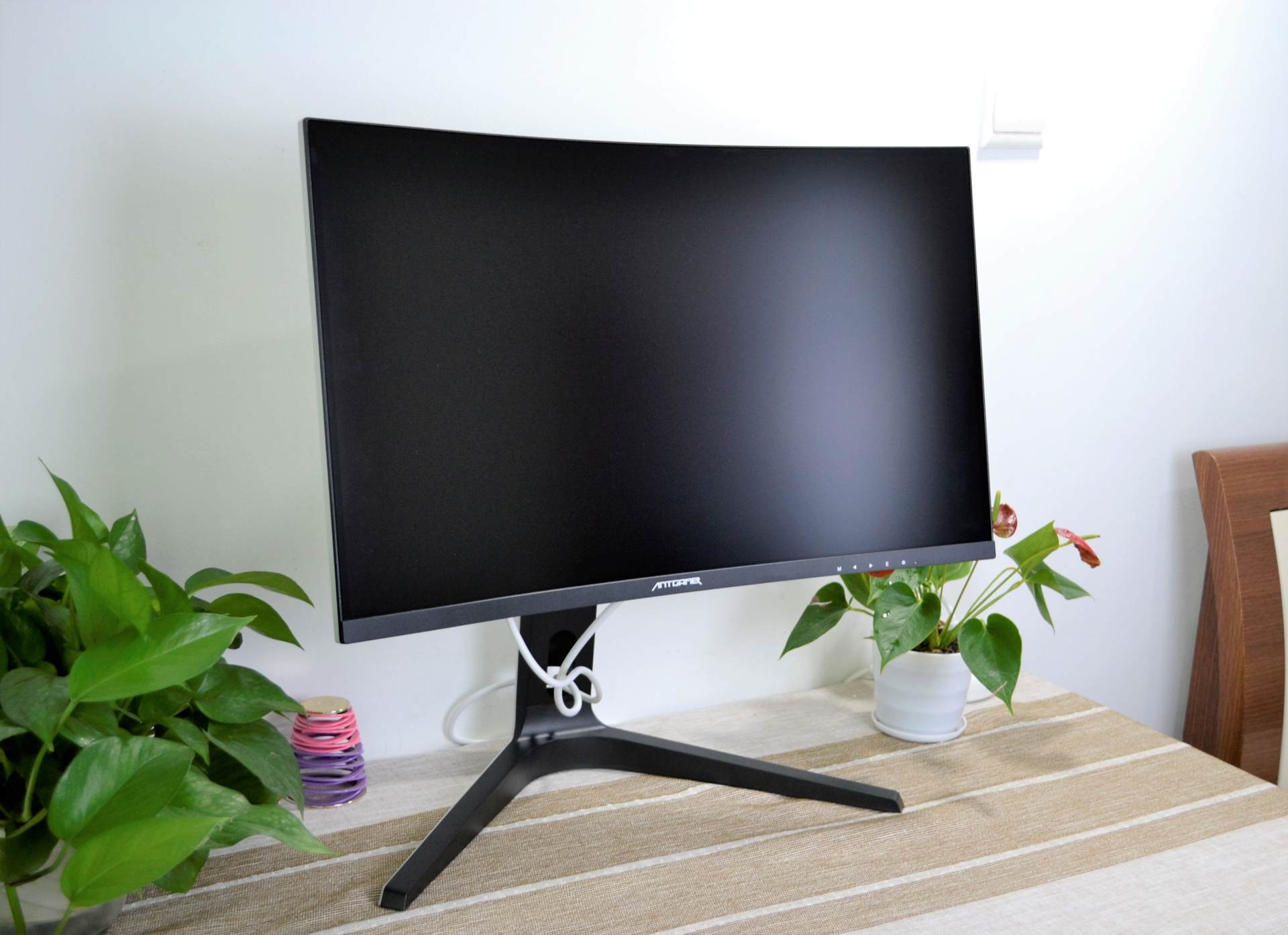 显示器拥有2560*1440的高分辨率,带来2k的高清画面,摆脱颗粒感的画质