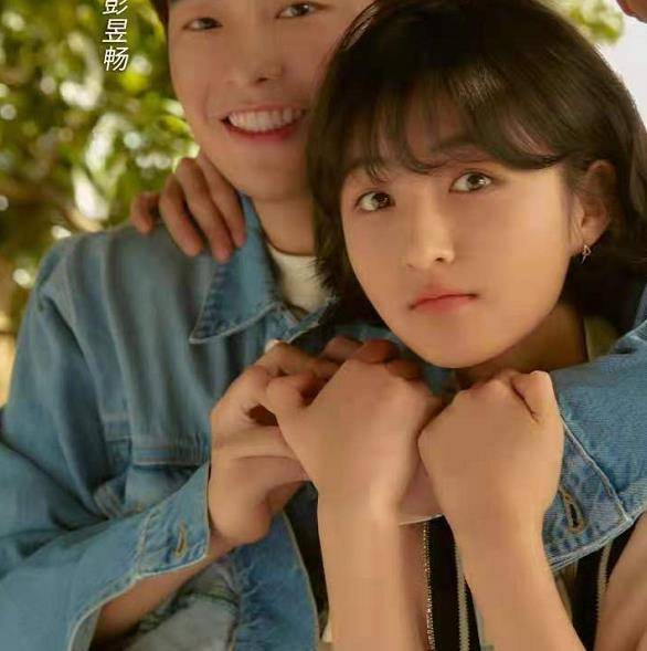 官宣|《向往5》放出三兄妹官宣照，张子枫占据中心位，张艺兴放不开！