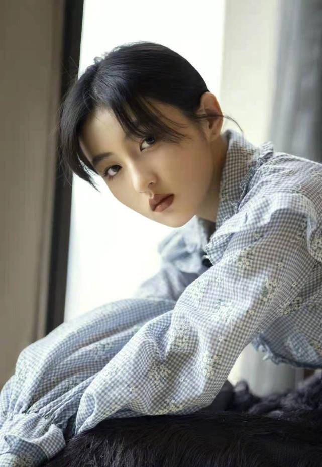 官宣|《向往5》放出三兄妹官宣照，张子枫占据中心位，张艺兴放不开！