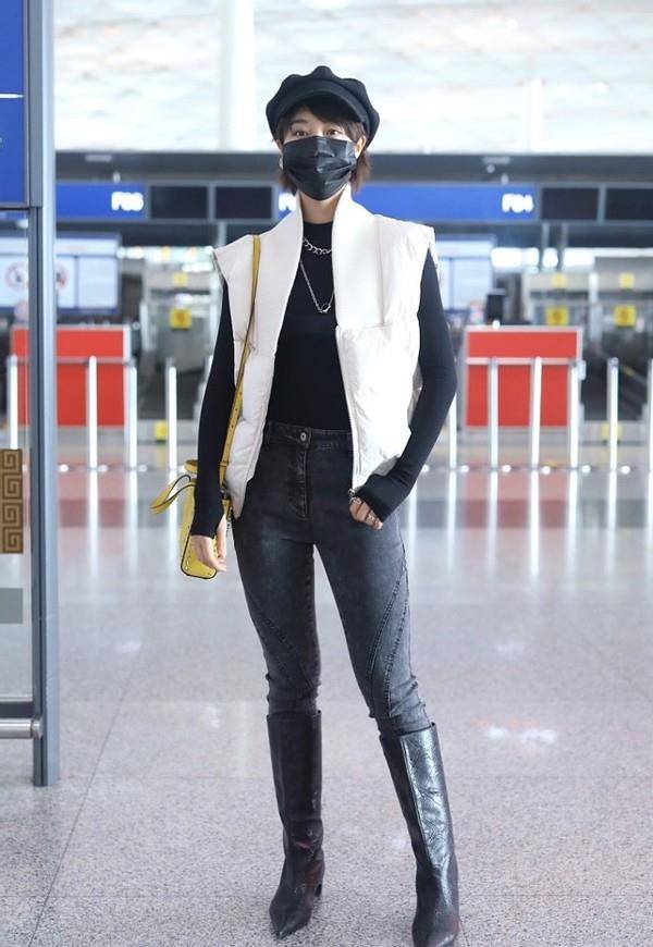 黑色|蓝盈莹私下的穿搭还挺有御姐范的，帅气皮靴真显腿长，气场太强大