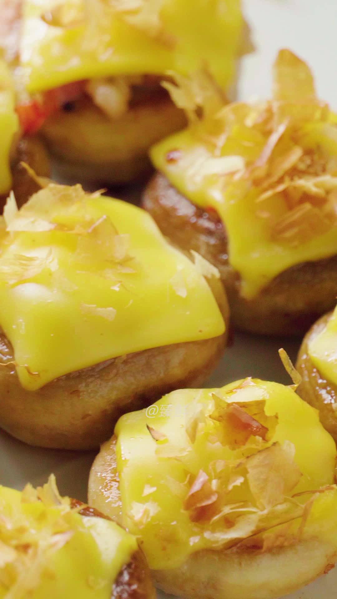 海明威煎口蘑一口一个蘑菇的清香味夹杂着肉末这味道真是绝了