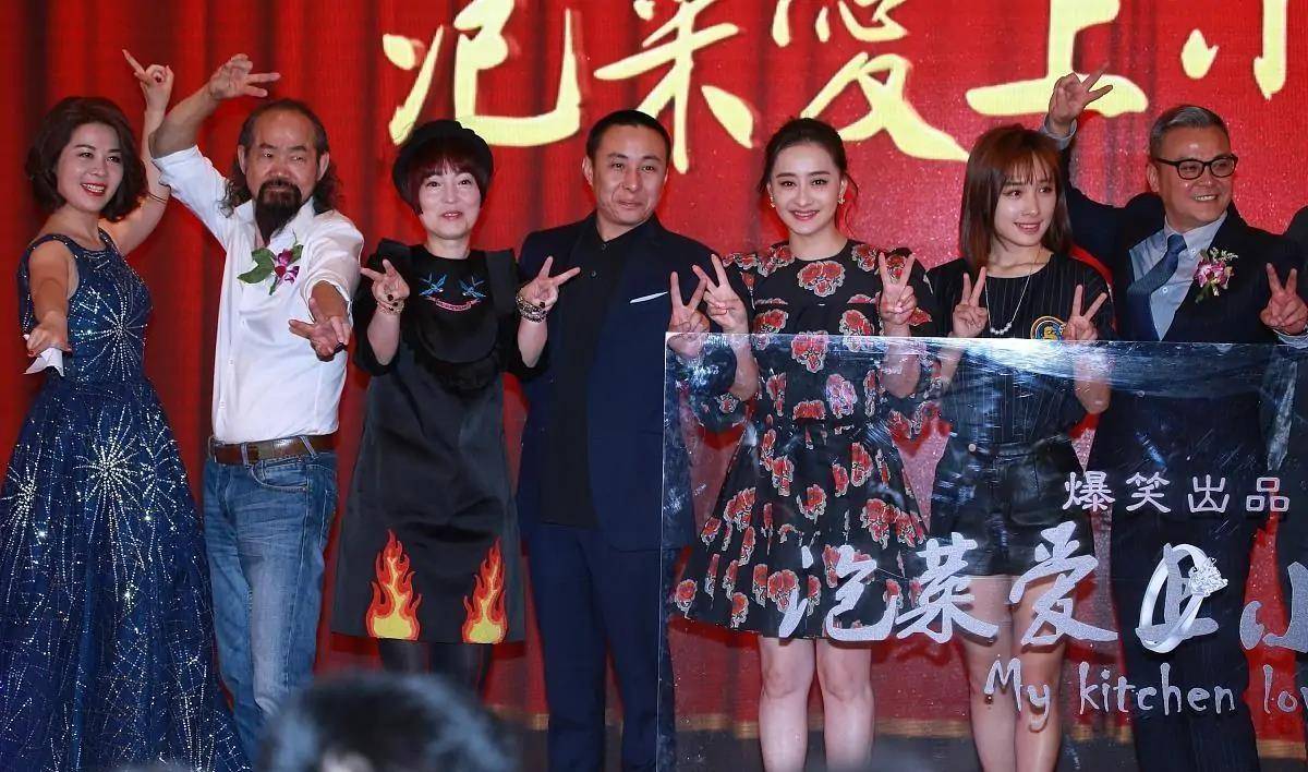 面料|陈德容老了不少，穿宽松黑裙也藏不住的臃肿线条，额间白发更抢眼