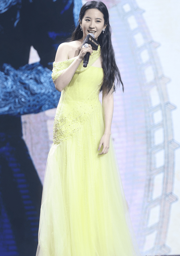 魅力|刘亦菲胖点更耐看,穿露肩纱裙虽然少了点仙气,女人味却越来越浓