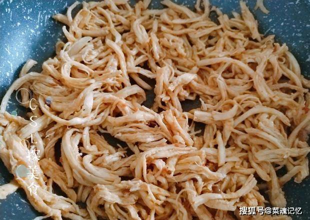 做法|鸡胸肉这样做，大人小孩都爱吃，美味可口，三两下做一盘，不够吃