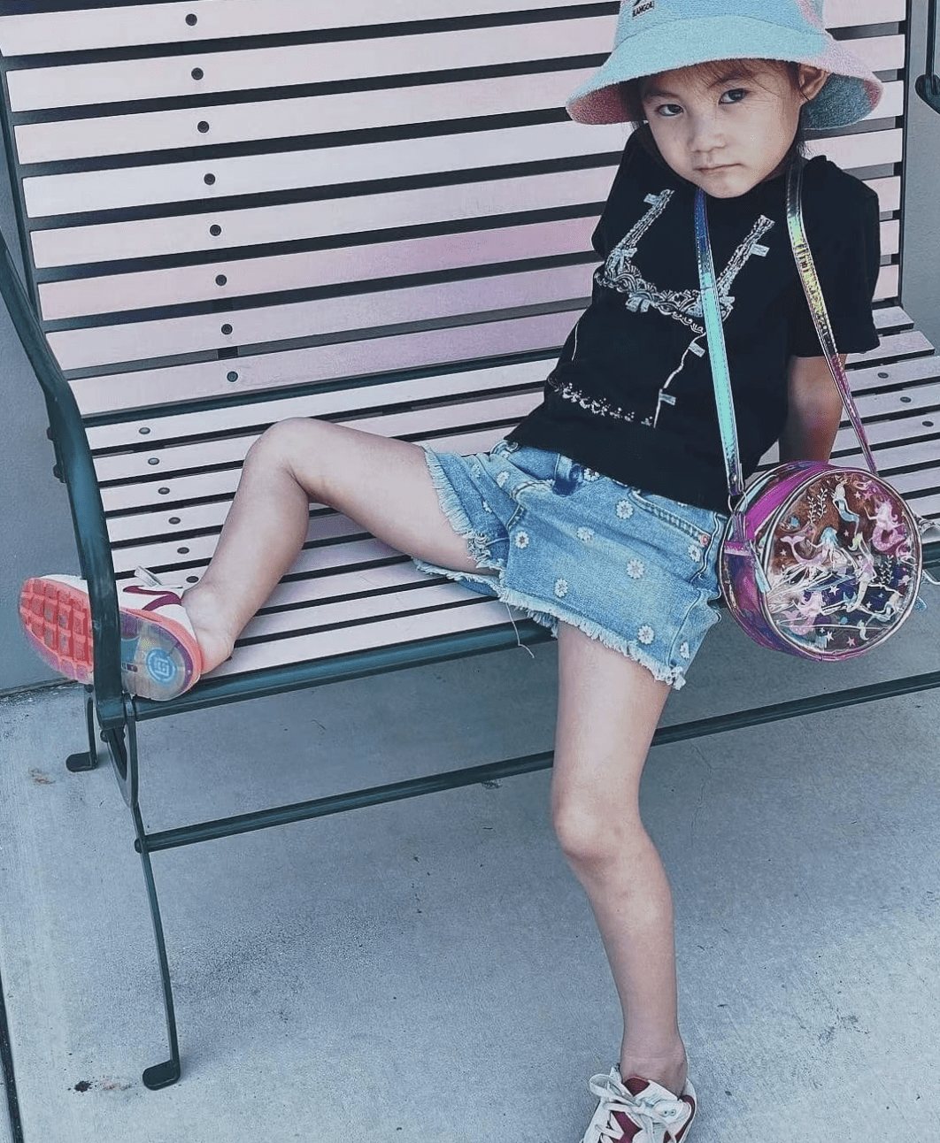 Alaia|秦舒培母女拍广告，Alaia活泼灵动拍摄专业，高颜值被赞像陈冠希