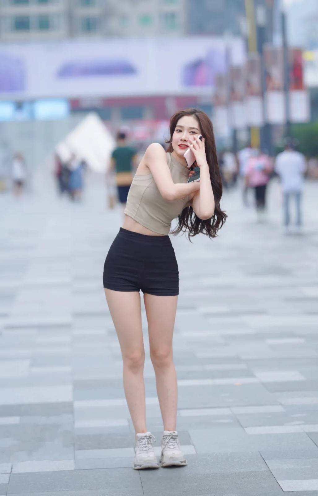 种类|短款挂脖上衣,搭配同款潮裤,时尚青春魅力十足