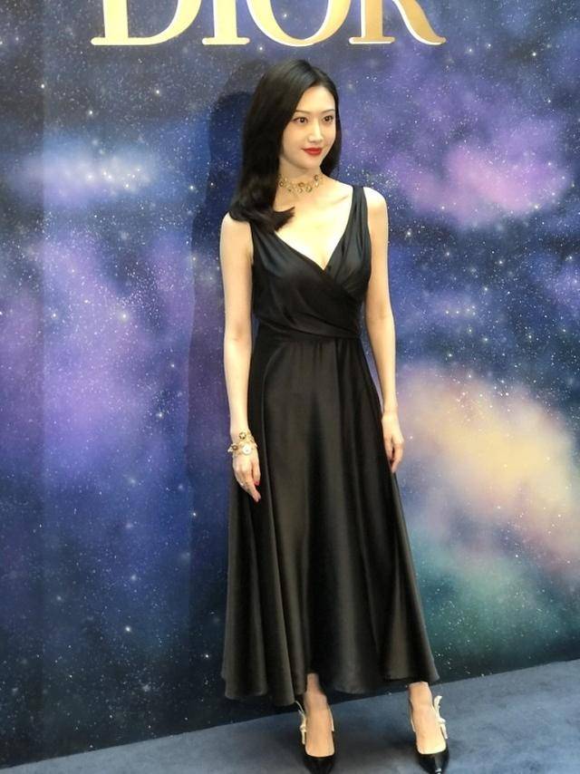 景甜|景甜时尚裙子穿搭性感又妩媚