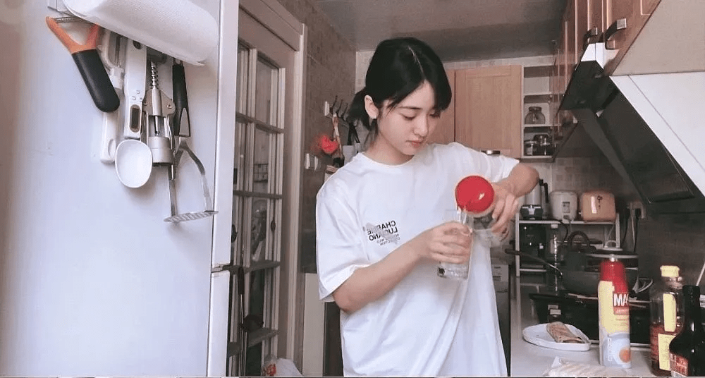 姐妹|1件T恤搞定6种风格！今年夏天这样穿时髦炸了