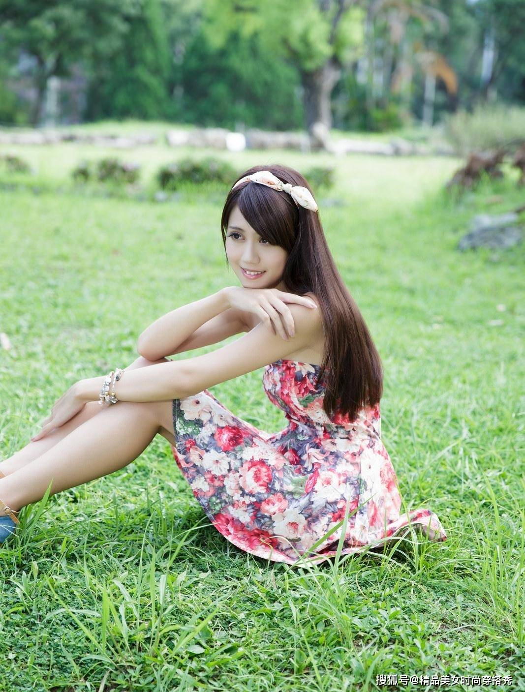 高跟鞋|这件连衣裙,布满了多彩的繁花,简单不失优雅,抹胸款式性感迷人