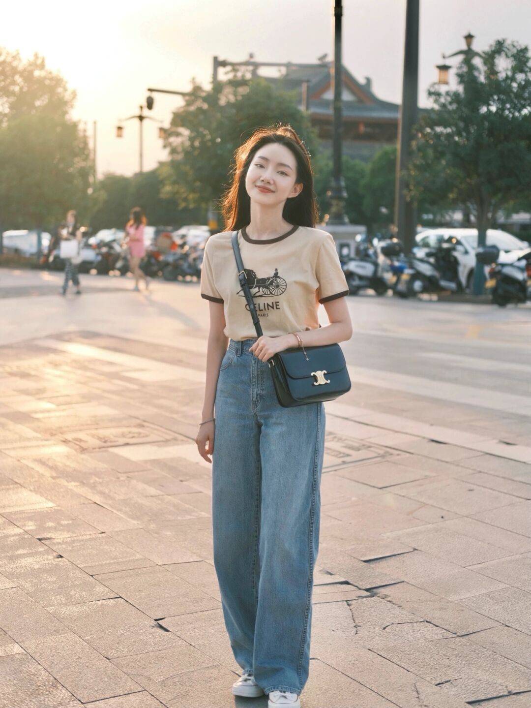 整体|别总穿大妈裤,要宽松选这条“阔腿裤”更实在,不仅显瘦还高级