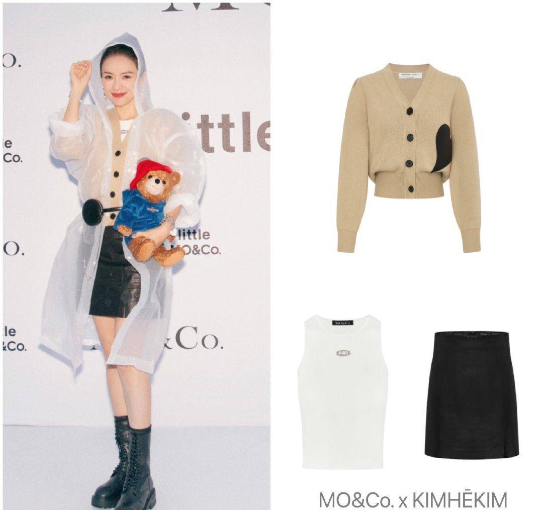 穿透明|章子怡雨中撑伞看秀,穿透明雨衣踩短靴,坐C位抱小熊哪像俩娃妈