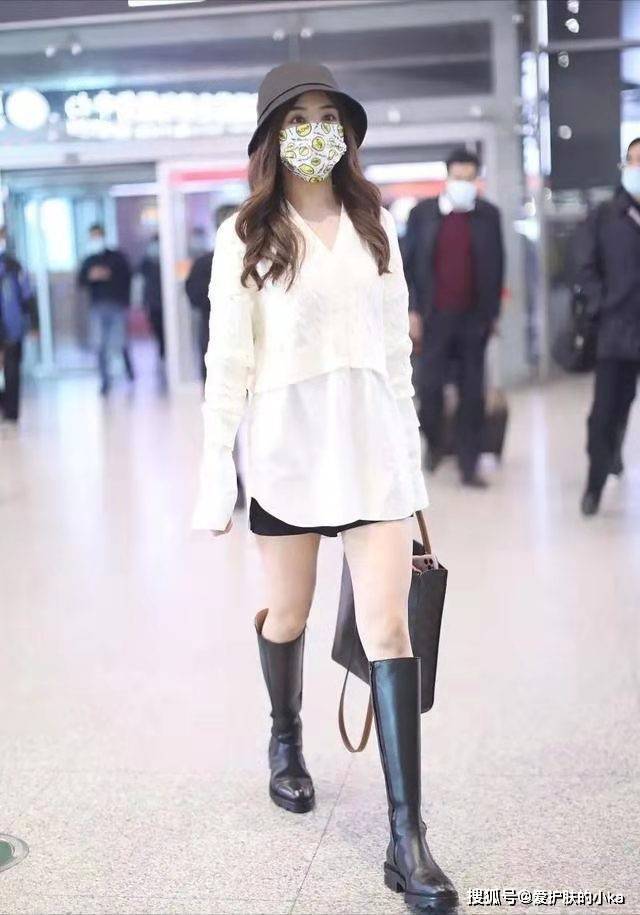 张含韵|32岁张含韵气质好甜，穿霸气皮裙依然像个小女孩，出道17年没变化