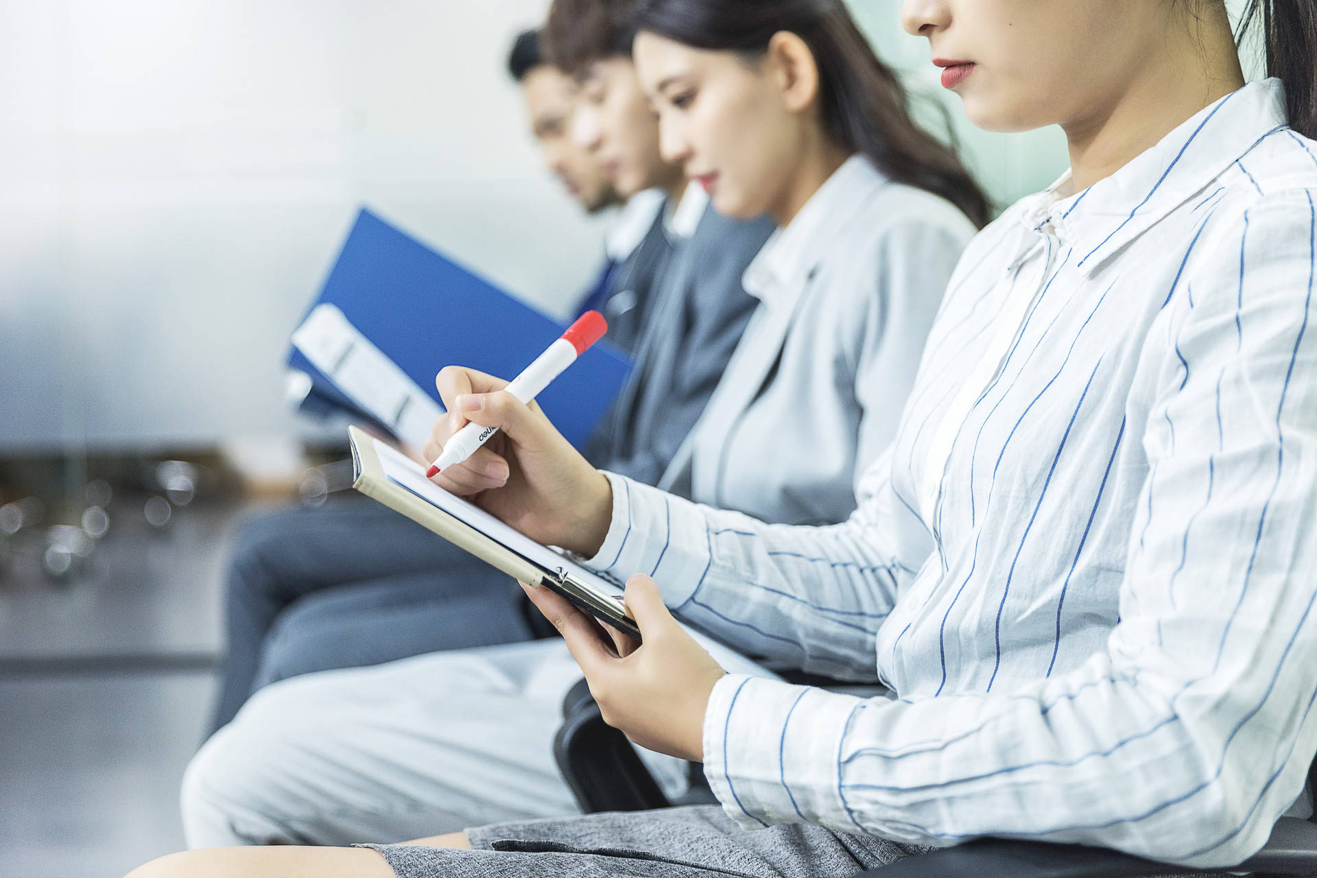 怎么考公立教师 f3cc9d7988264e93bbbb2ba36cc6d859.jpeg