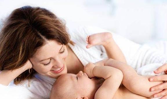 如何给宝宝断夜奶比较有效 41238a3f36cb4d6fb91ae834f9641baf.jpeg