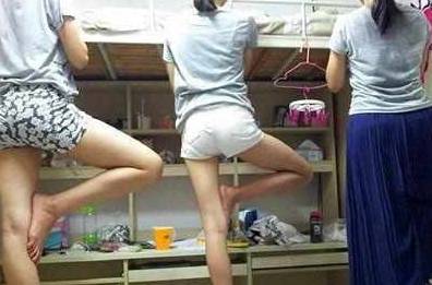 垃圾|搞笑gif图片笑话段子：阿姨，你先去洗洗脸我再亲你