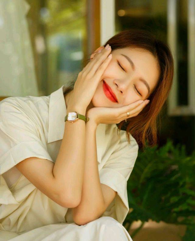 感觉|优雅浪漫的裙装穿搭，可以呈现俏皮甜美的感觉，也可以很有女人味