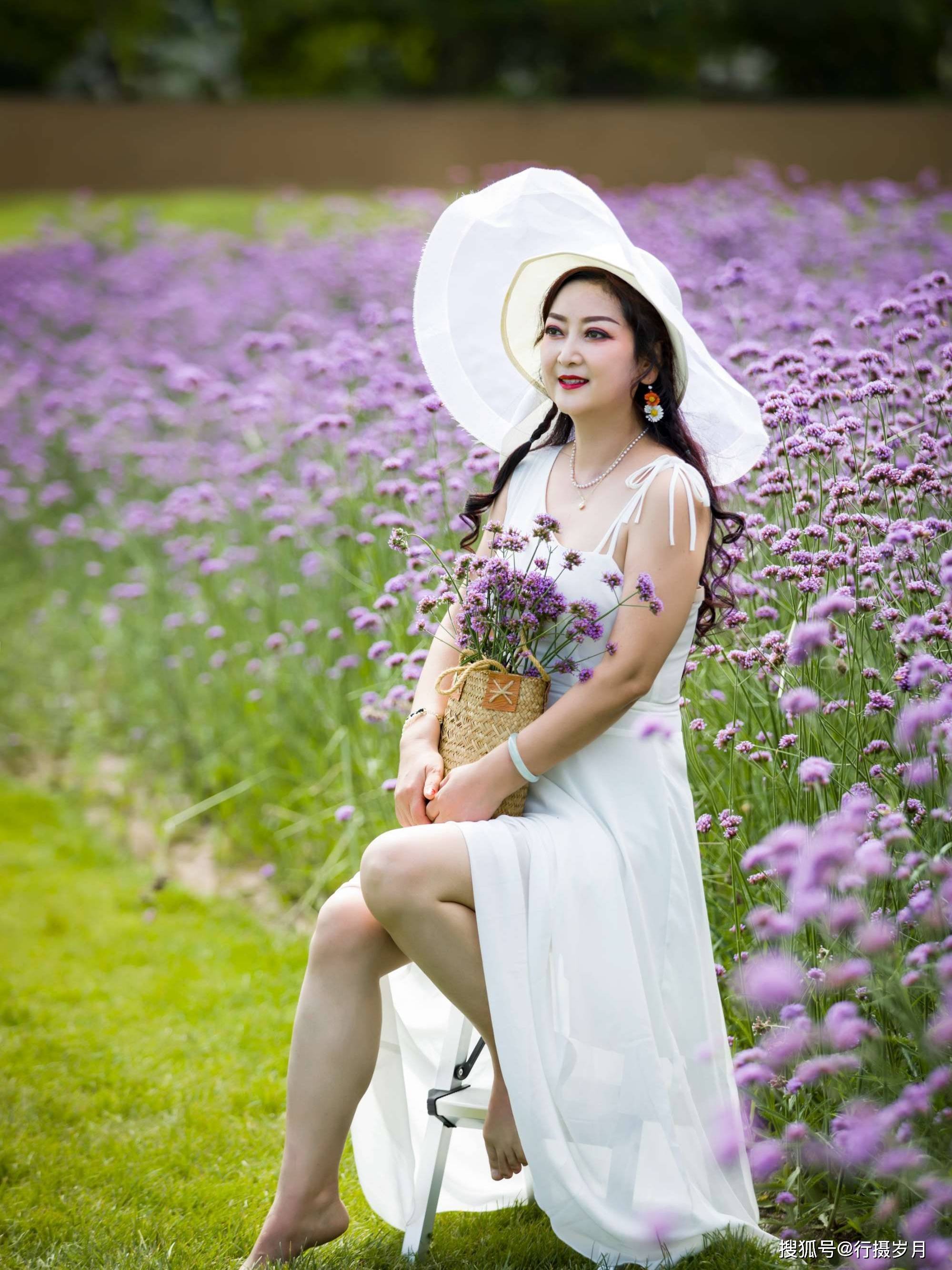 完美白莲花季燃完美白莲花by 自媒体热点