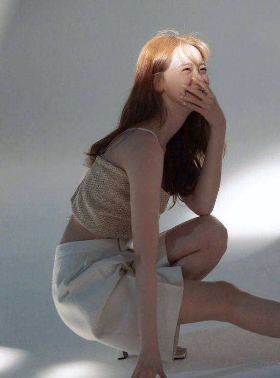 设计|林允儿私服照片曝光，初夏淑女穿搭真优雅，不愧是韩国清纯女神