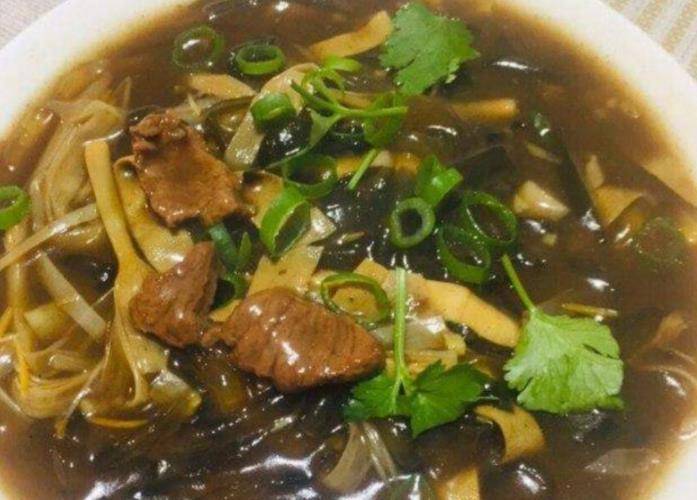 餐馆老板|河南新乡路边早餐摊,吃一顿早餐只需1分钱,胡辣汤配油饼真香