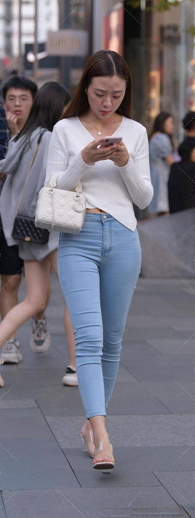 服装|迷人的服装时尚、简约、轻松、新颖